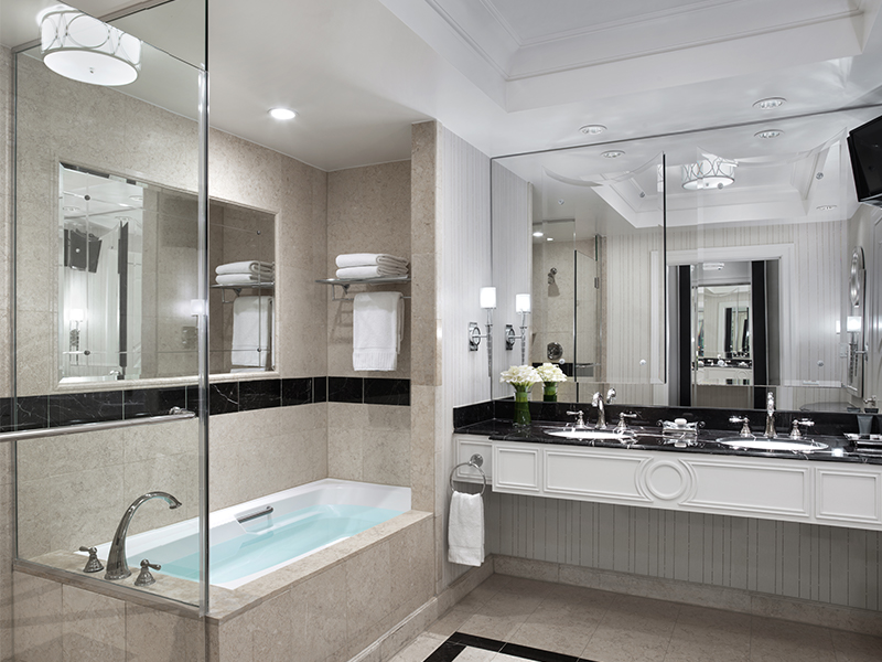 Palazzo Luxury Queen Suite Bathroom